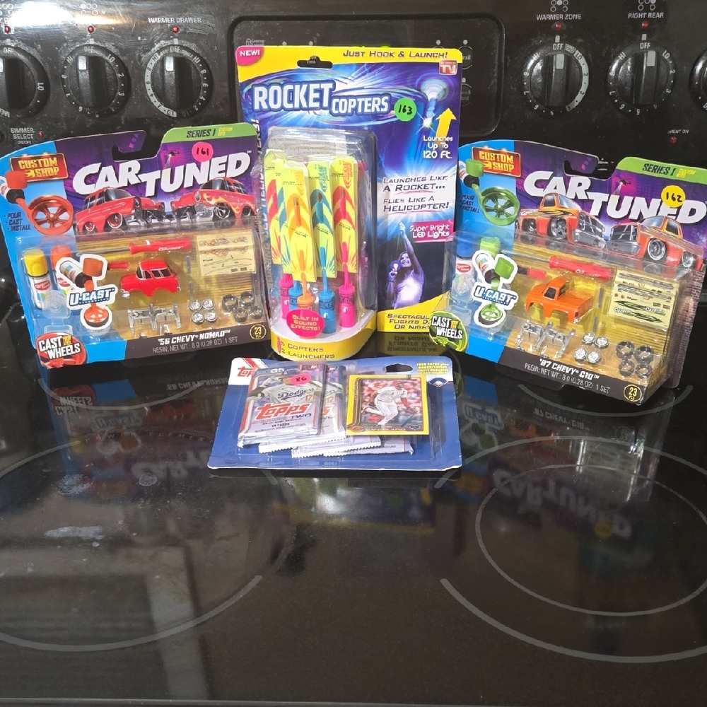 Car Tuned and Rocket Copters Toy Set With Topps Cards